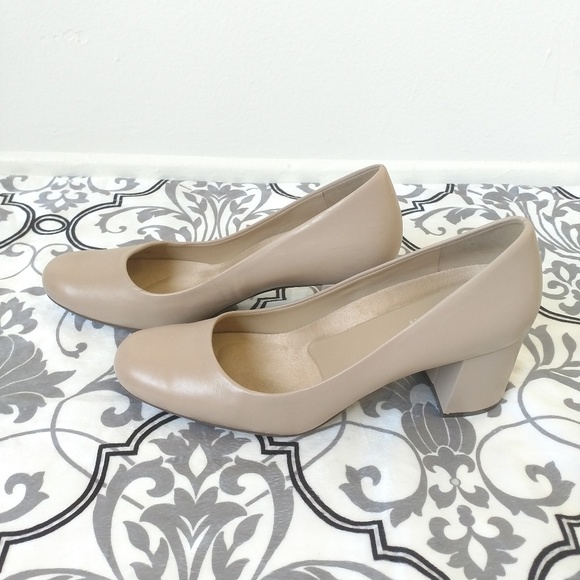 naturalizer whitney pump taupe